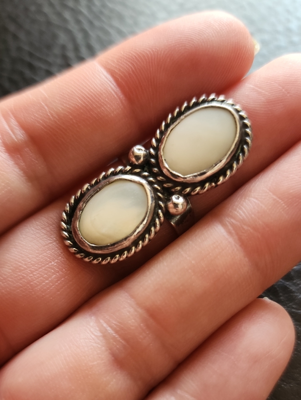 VTG Sterling Silver Mother Of Pearl Ring - Elegant Women’s Jewelry